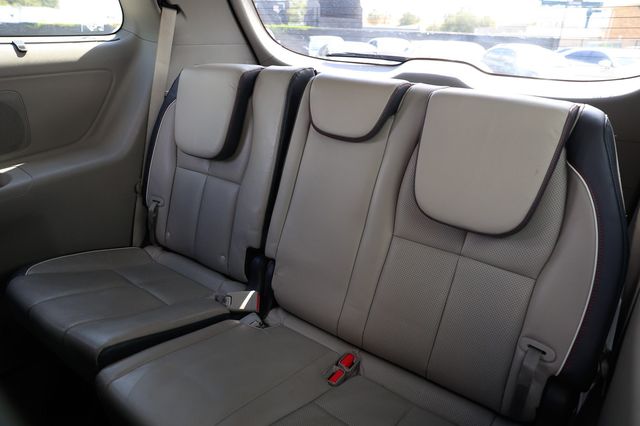 2017 Kia Sedona LX FWD - 22916281 - 24