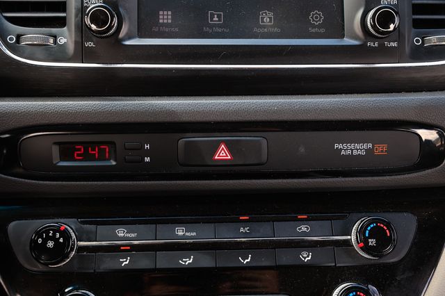 2017 Kia Sedona LX FWD - 22916281 - 33