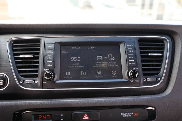 2017 Kia Sedona LX FWD - 22916281 - 34