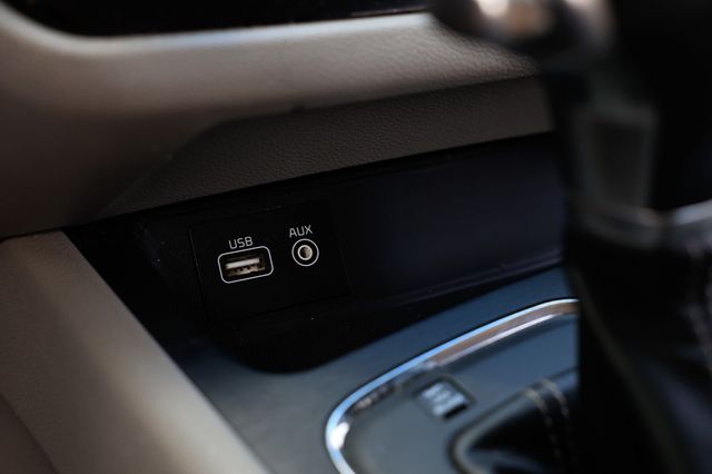 2017 Kia Sedona LX FWD - 22916281 - 40