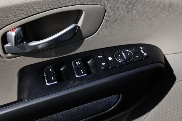 2017 Kia Sedona LX FWD - 22916281 - 44