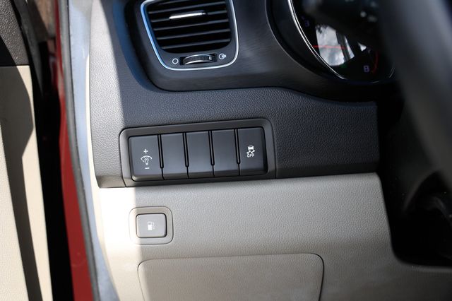 2017 Kia Sedona LX FWD - 22916281 - 46