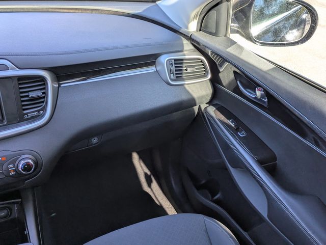 2017 Kia Sorento  - 22957070 - 16