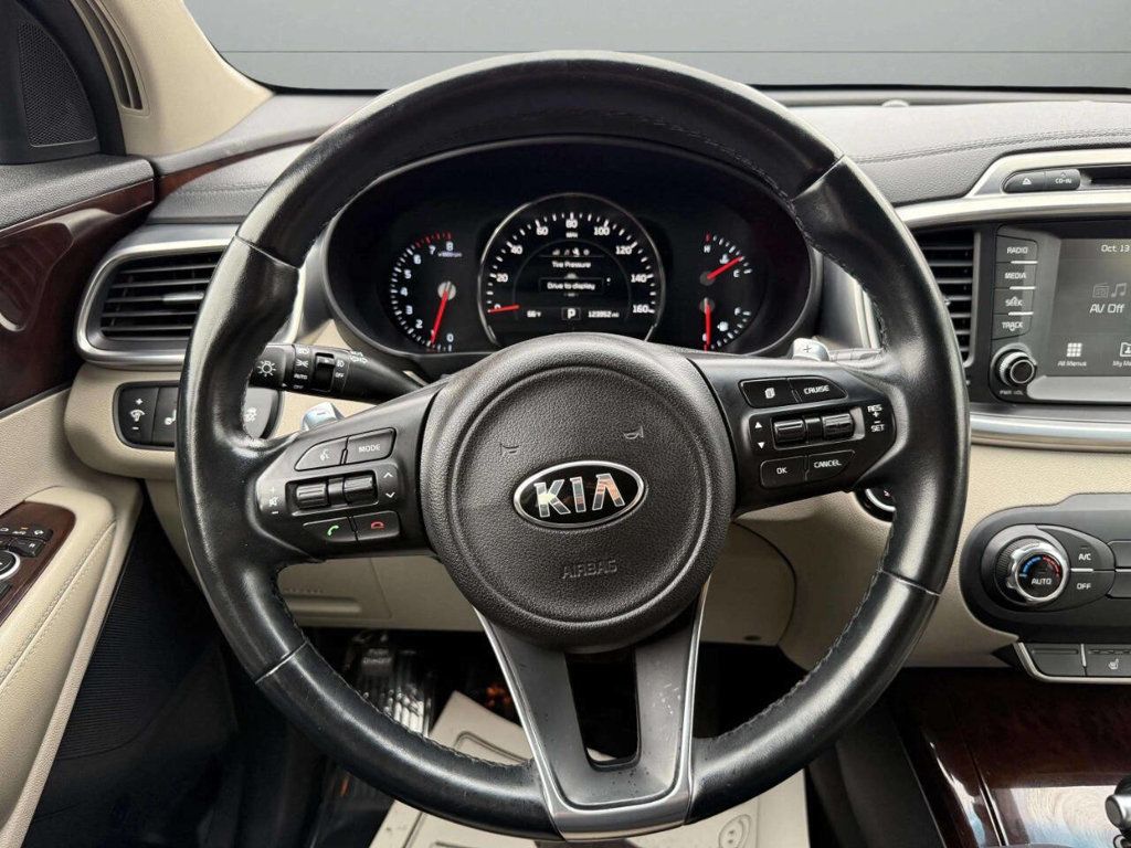 2017 Kia Sorento EX FWD - 22931355 - 19