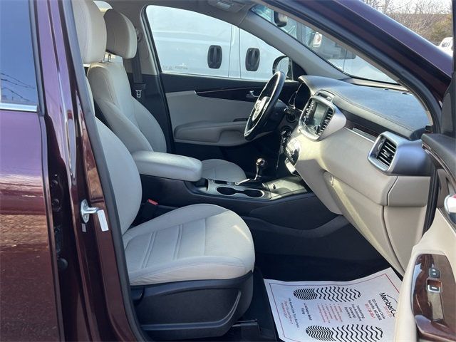 2017 Kia Sorento LX AWD - 22978674 - 16