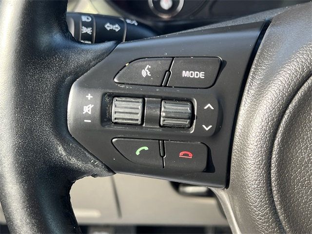 2017 Kia Sorento LX AWD - 22978674 - 19