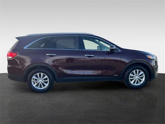 2017 Kia Sorento LX AWD - 22978674 - 4