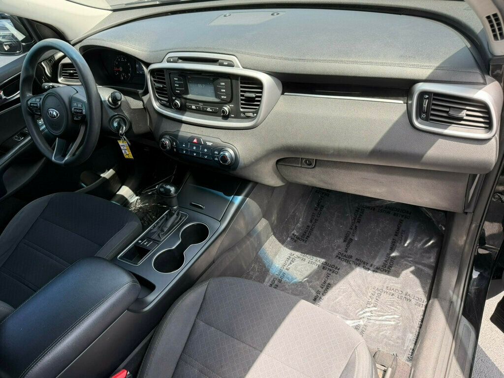 2017 Kia Sorento LX AWD - 23044976 - 10