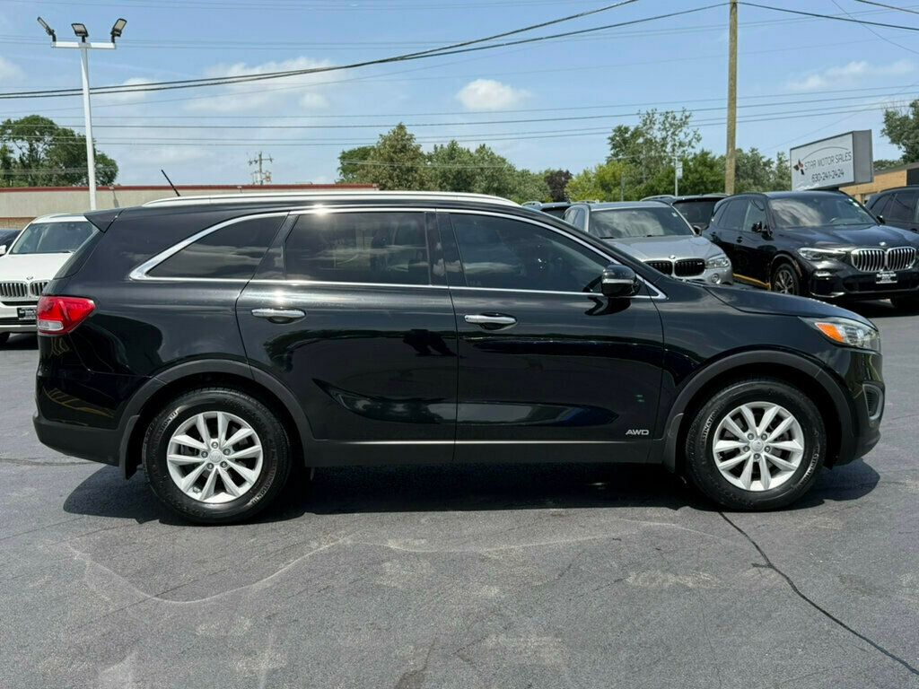 2017 Kia Sorento LX AWD - 23044976 - 17