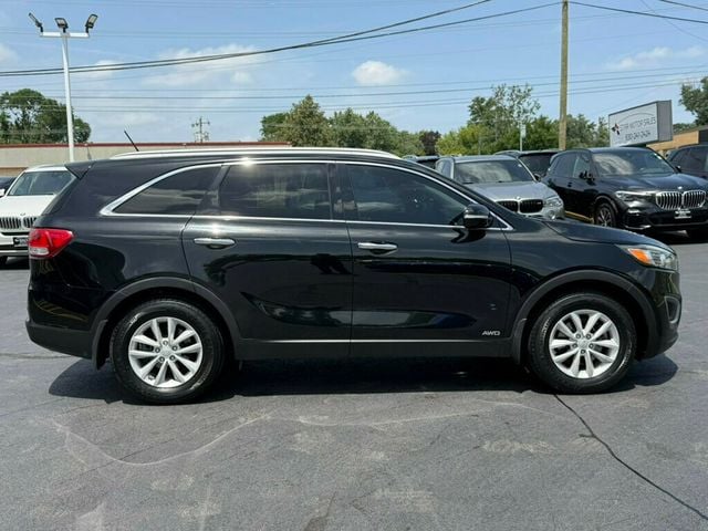 2017 Kia Sorento LX AWD - 23044976 - 17