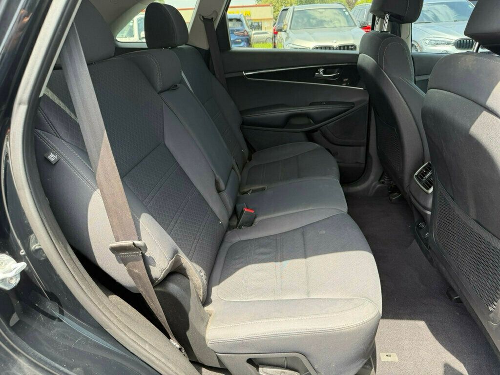 2017 Kia Sorento LX AWD - 23044976 - 18