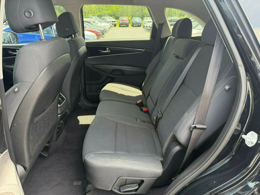 2017 Kia Sorento LX AWD - 23044976 - 19