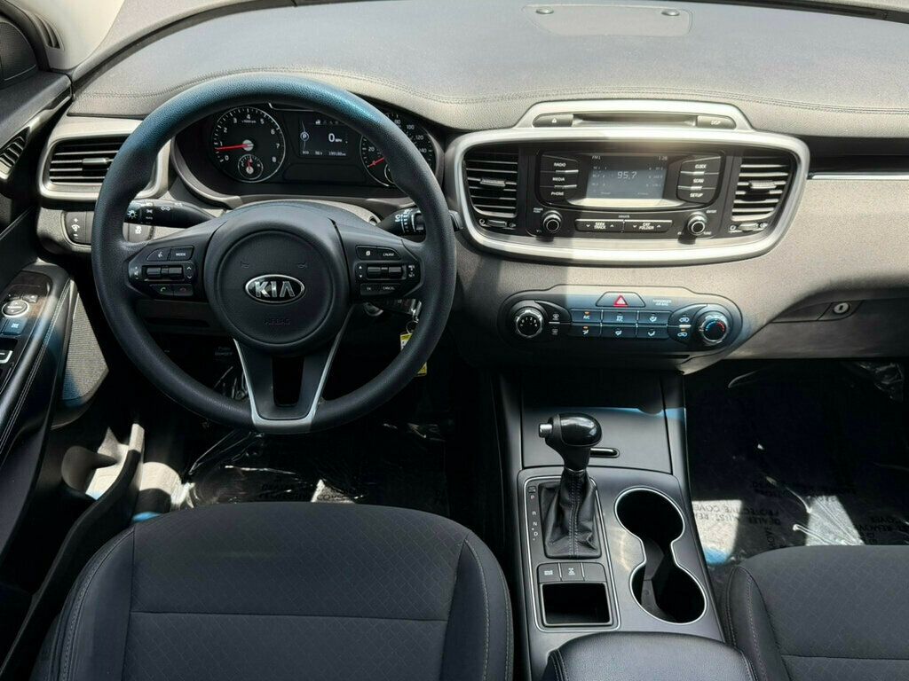 2017 Kia Sorento LX AWD - 23044976 - 22
