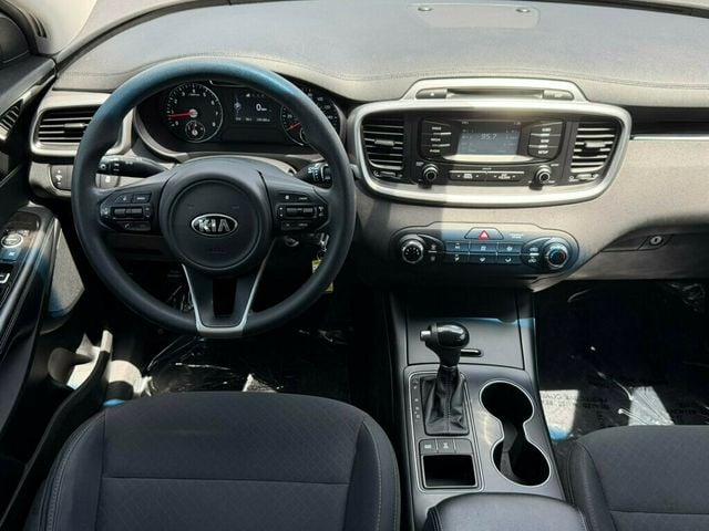 2017 Kia Sorento LX AWD - 23044976 - 22