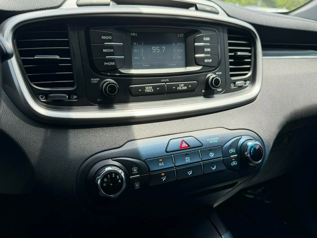 2017 Kia Sorento LX AWD - 23044976 - 27