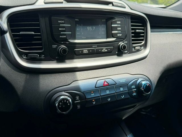 2017 Kia Sorento LX AWD - 23044976 - 27