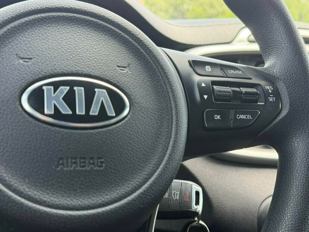 2017 Kia Sorento LX AWD - 23044976 - 31