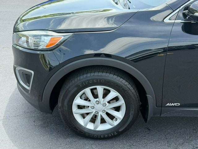 2017 Kia Sorento LX AWD - 23044976 - 35
