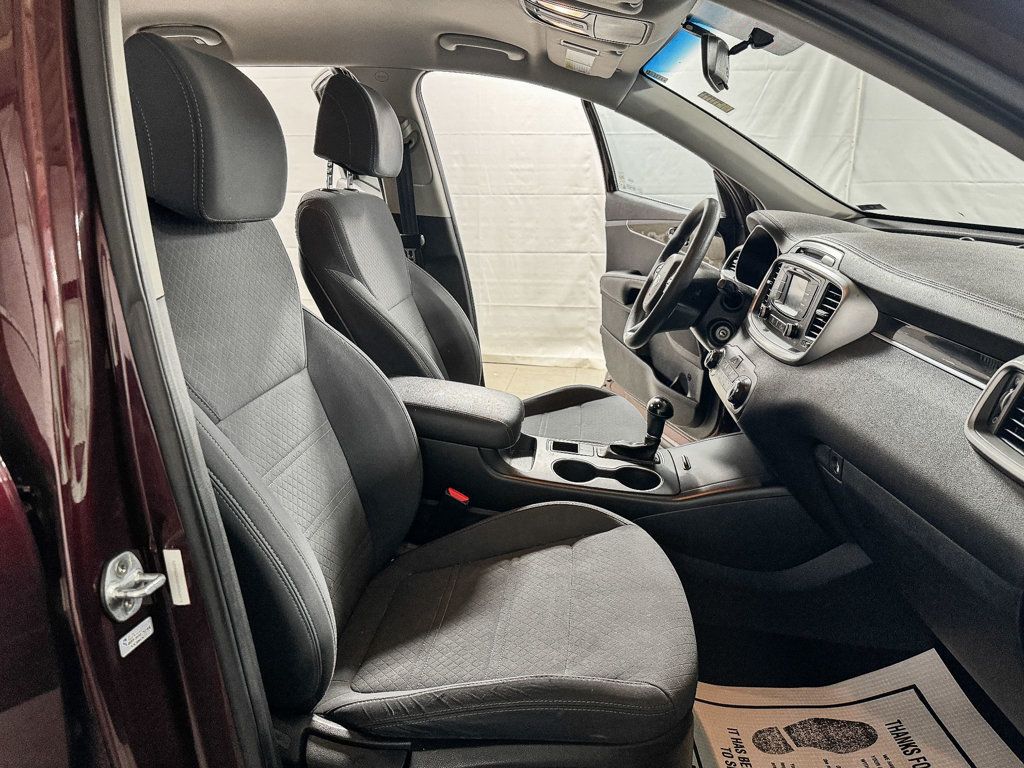 2017 Kia Sorento LX AWD - 22858008 - 11