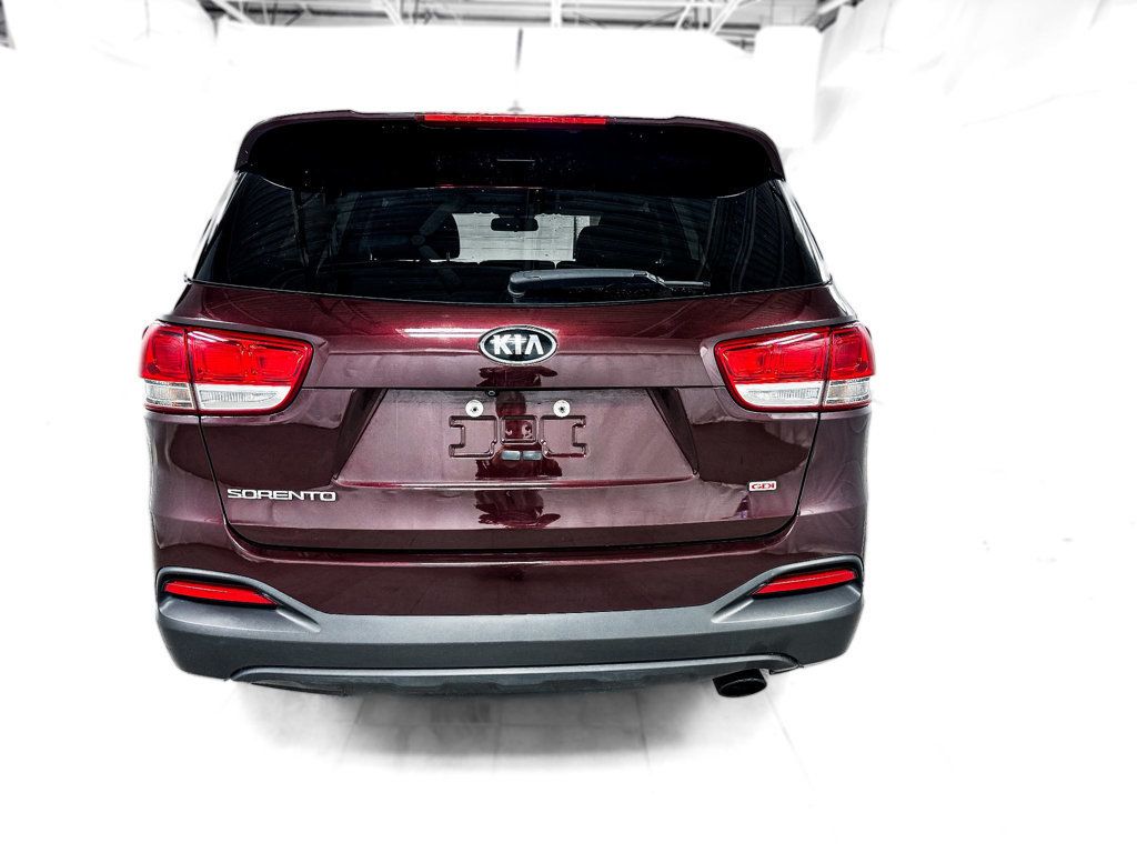 2017 Kia Sorento LX AWD - 22858008 - 4
