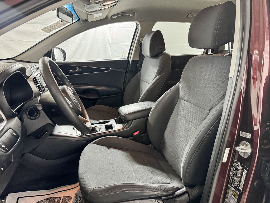 2017 Kia Sorento LX AWD - 22858008 - 8
