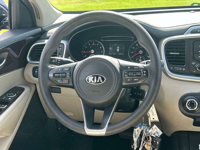 2017 Kia Sorento LX FWD - 22989058 - 17