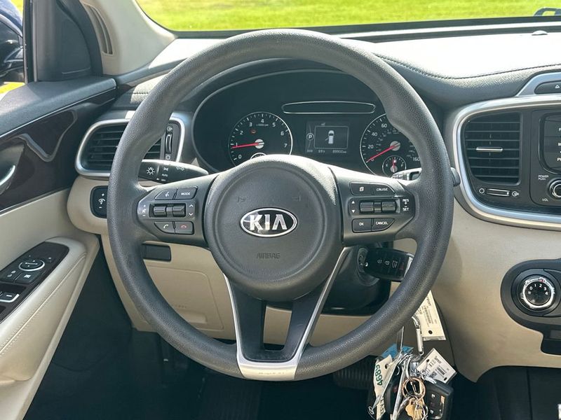 2017 Kia Sorento LX FWD - 22989058 - 17