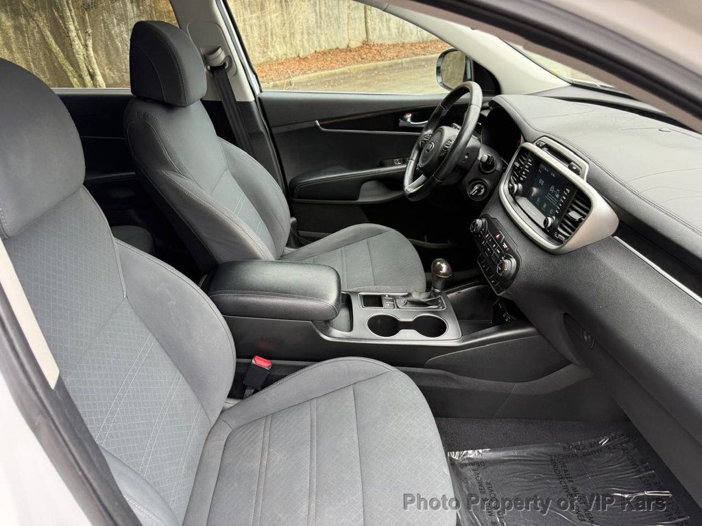 2017 Kia Sorento LX FWD - 22987482 - 11
