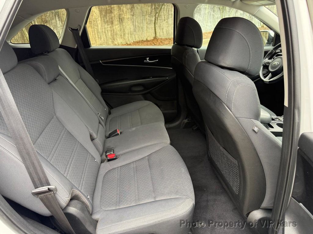2017 Kia Sorento LX FWD - 22987482 - 12