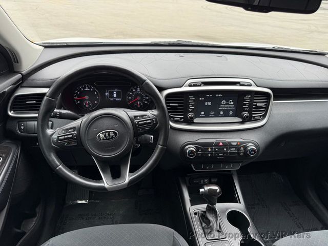 2017 Kia Sorento LX FWD - 22987482 - 14