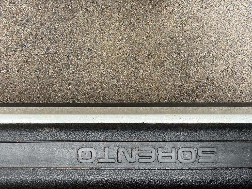 2017 Kia Sorento LX FWD - 22987482 - 17