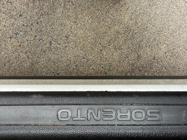 2017 Kia Sorento LX FWD - 22987482 - 17