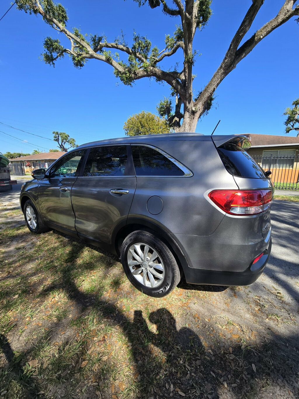 2017 Kia Sorento LX V6 AWD - 22996217 - 4