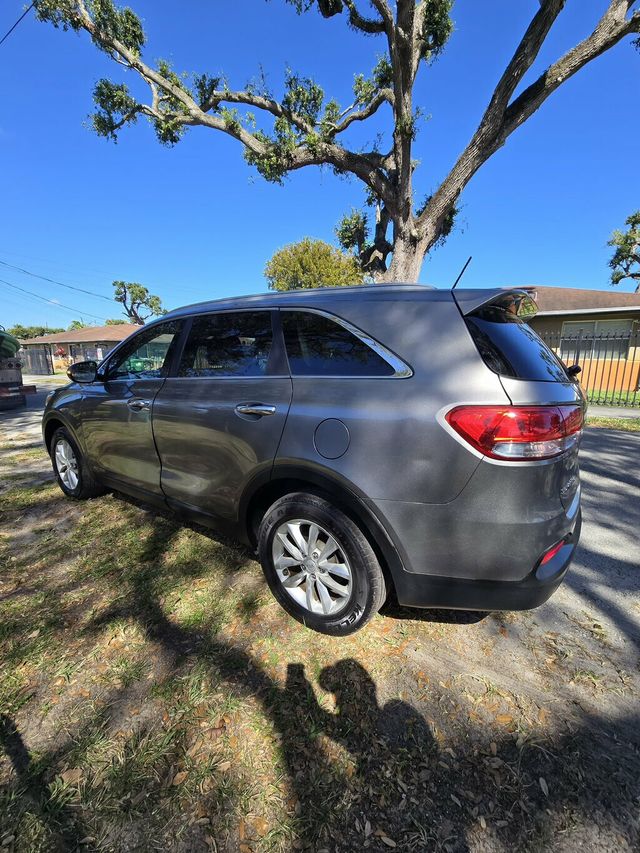 2017 Kia Sorento LX V6 AWD - 22996217 - 4