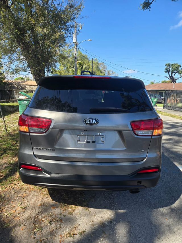 2017 Kia Sorento LX V6 AWD - 22996217 - 8