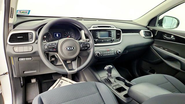 2017 Kia Sorento LX V6 AWD - 22958437 - 11