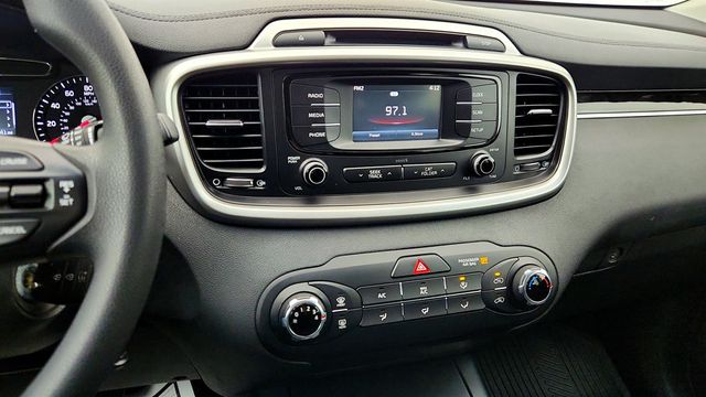 2017 Kia Sorento LX V6 AWD - 22958437 - 16