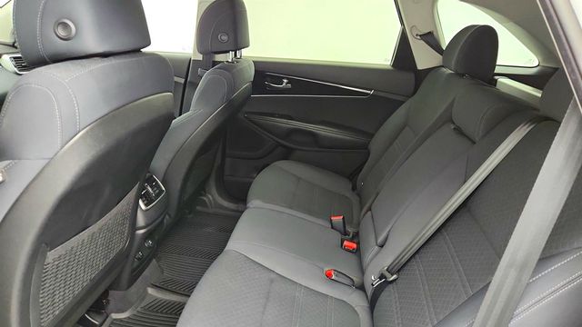 2017 Kia Sorento LX V6 AWD - 22958437 - 19