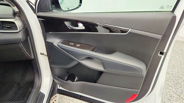 2017 Kia Sorento LX V6 AWD - 22958437 - 25