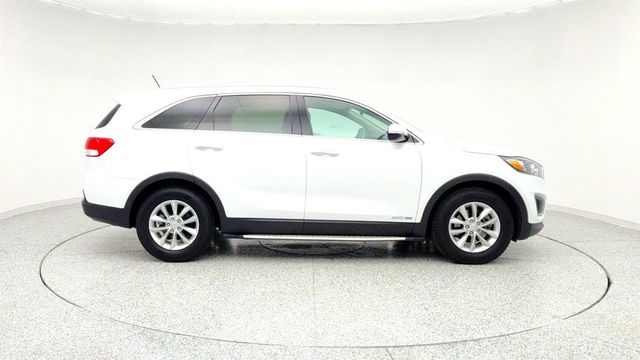 2017 Kia Sorento LX V6 AWD - 22958437 - 3