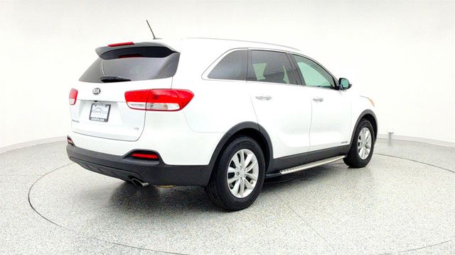 2017 Kia Sorento LX V6 AWD - 22958437 - 4