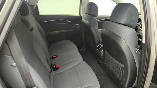 2017 Kia Sorento LX w/ Convenience Package & 3rd Row Seats - 22992776 - 22