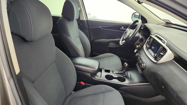2017 Kia Sorento LX w/ Convenience Package & 3rd Row Seats - 22992776 - 23