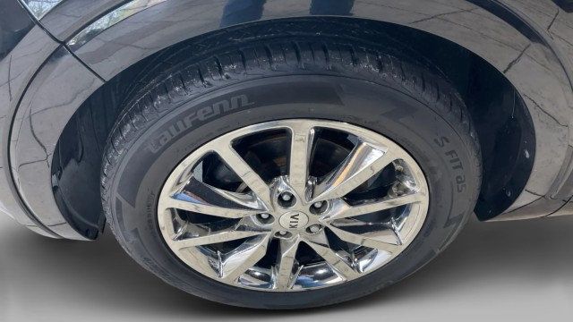 2017 Kia Sorento SXL V6 FWD - 23027902 - 4