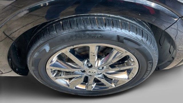 2017 Kia Sorento SXL V6 FWD - 23027902 - 7
