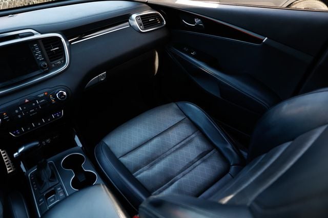 2017 Kia Sorento SX V6 FWD - 22953882 - 26