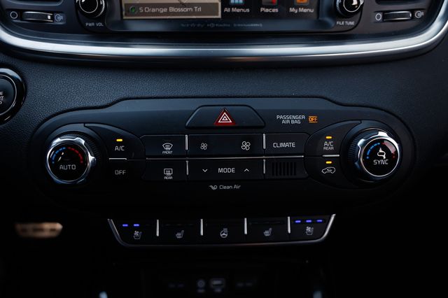 2017 Kia Sorento SX V6 FWD - 22953882 - 41