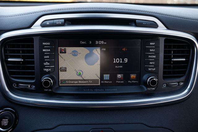 2017 Kia Sorento SX V6 FWD - 22953882 - 42