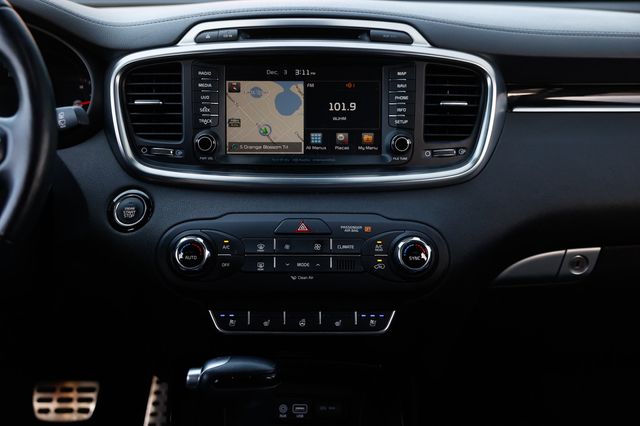 2017 Kia Sorento SX V6 FWD - 22953882 - 44