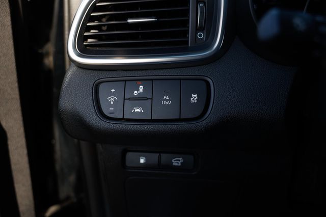 2017 Kia Sorento SX V6 FWD - 22953882 - 55